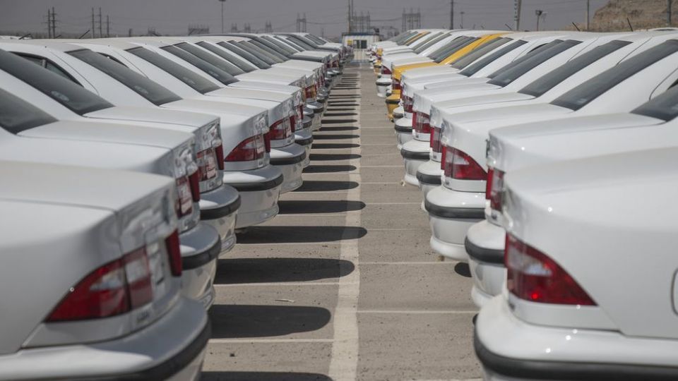 حجم بالای نقدینگی و پیش فروش خودرو/ چرا خودروسازان استقبال نمیکنند؟ حجم بالای نقدینگی و پیش فروش خودرو/ چرا خودروسازان استقبال نمیکنند؟