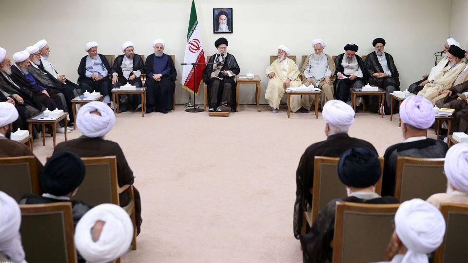 رهبر انقلاب در دیدار اعضای مجلس خبرگان: دعوا و ایجاد تشکیلات موازی با دولت اصلاح کار نیست/ هدف دشمن در جنگ رسانهای ایجاد اضطراب، یاس و بدبینی در مردم است رهبر انقلاب در دیدار اعضای مجلس خبرگان: دعوا و ایجاد تشکیلات موازی با دولت اصلاح کار نیست/ هدف دشمن در جنگ رسانهای ایجاد اضطراب، یاس و بدبینی در مردم است