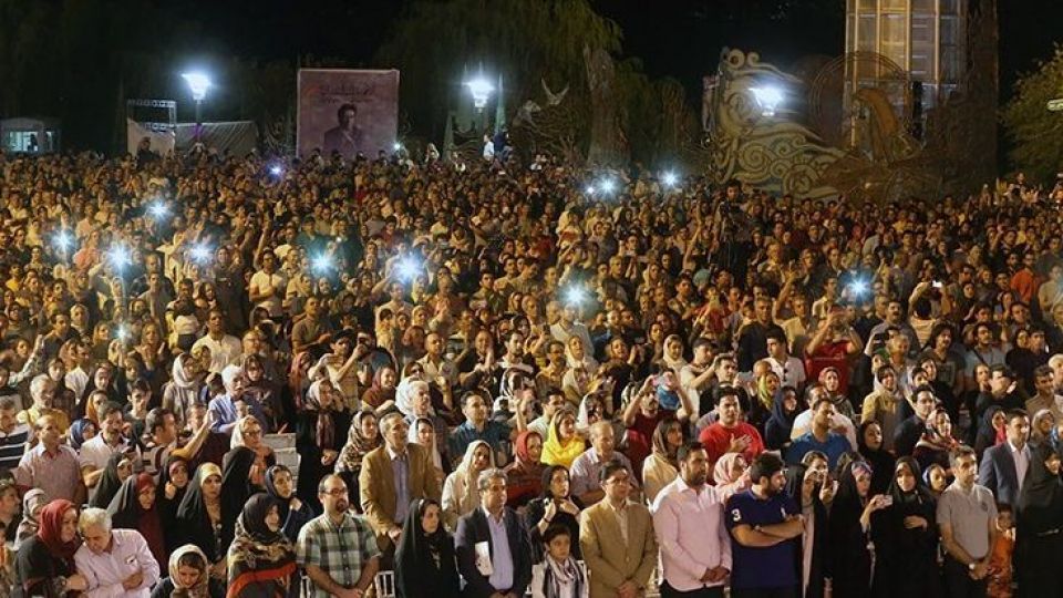 کنسرت خیابانی؛ تهدیدی که به فرصت تبدیل شد کنسرت خیابانی؛ تهدیدی که به فرصت تبدیل شد