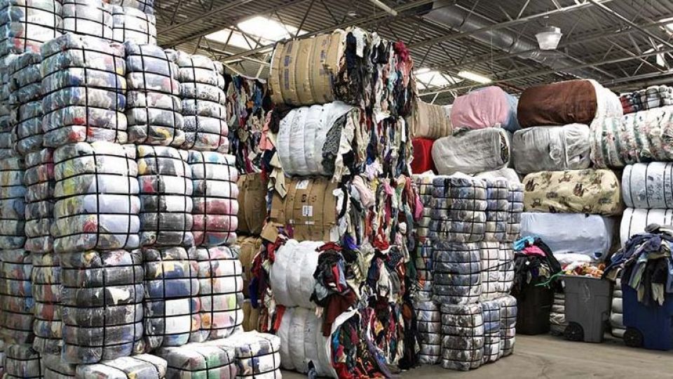 میزان قاچاق پوشاک برابر با پرداخت ۵.۵ ماه یارانه نقدی به مردم + جدول میزان قاچاق پوشاک برابر با پرداخت ۵.۵ ماه یارانه نقدی به مردم + جدول