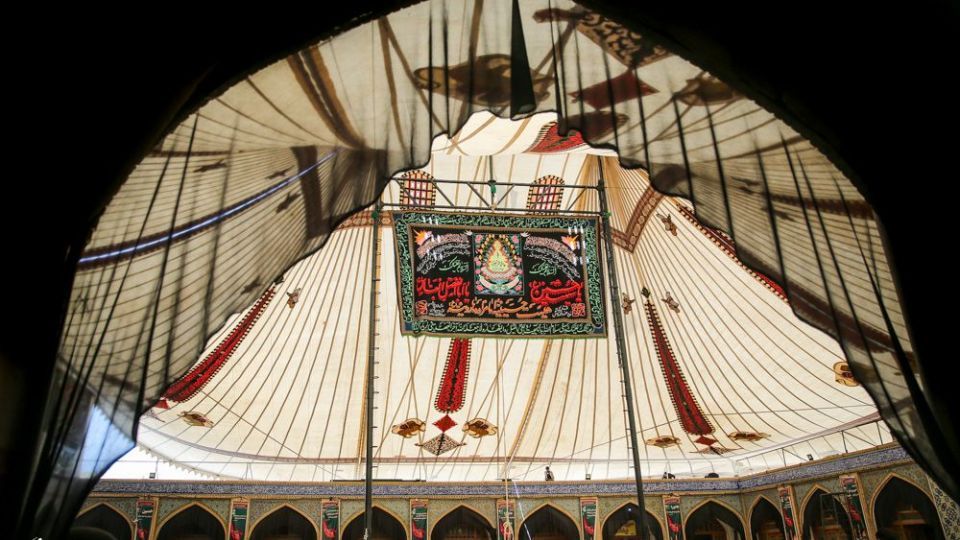 آیین برافراشتن خیمه ی حسینی در امام زاده هارونیه اصفهان