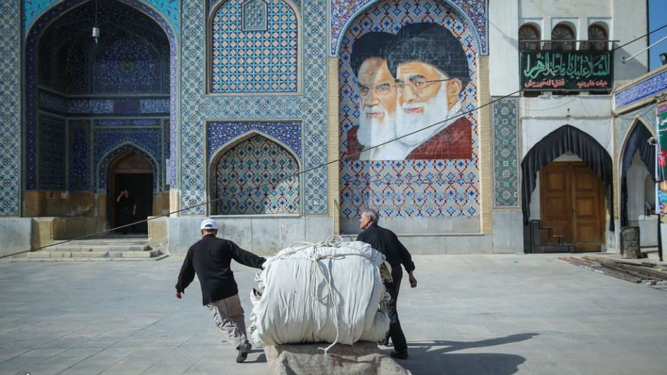 آیین برافراشتن خیمه ی حسینی در امام زاده هارونیه اصفهان