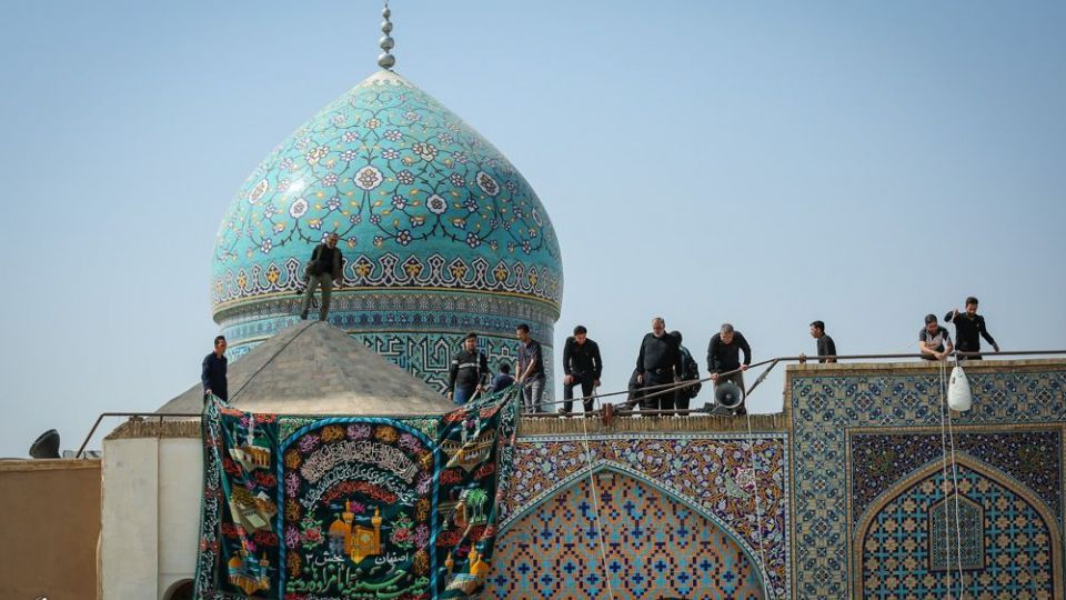 آیین برافراشتن خیمه ی حسینی در امام زاده هارونیه اصفهان