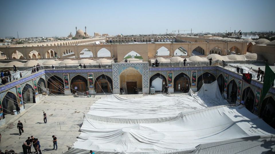 آیین برافراشتن خیمه ی حسینی در امام زاده هارونیه اصفهان