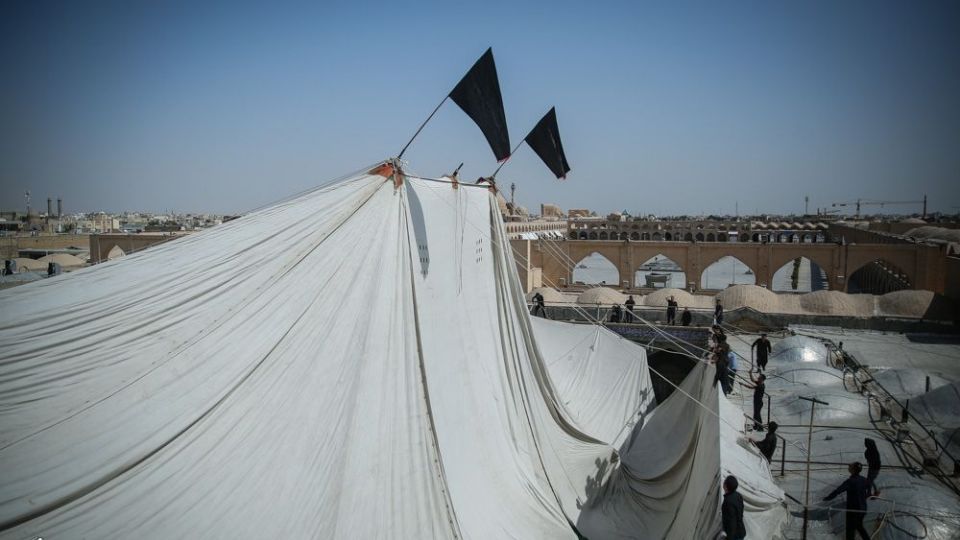 آیین برافراشتن خیمه ی حسینی در امام زاده هارونیه اصفهان