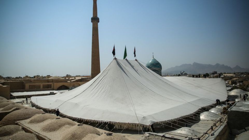 آیین برافراشتن خیمه ی حسینی در امام زاده هارونیه اصفهان