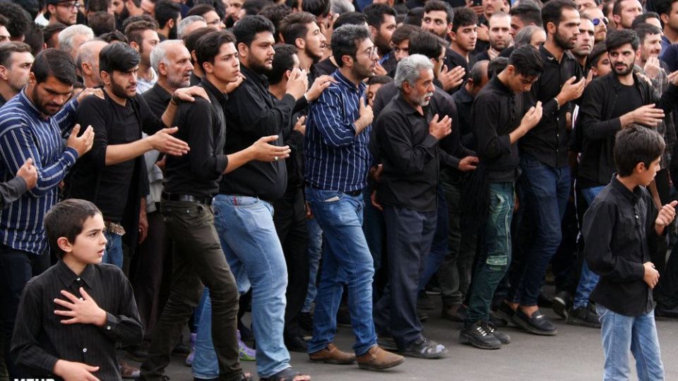 آیین سنتی نخل گردانی ۱۱محرم در شاهرود