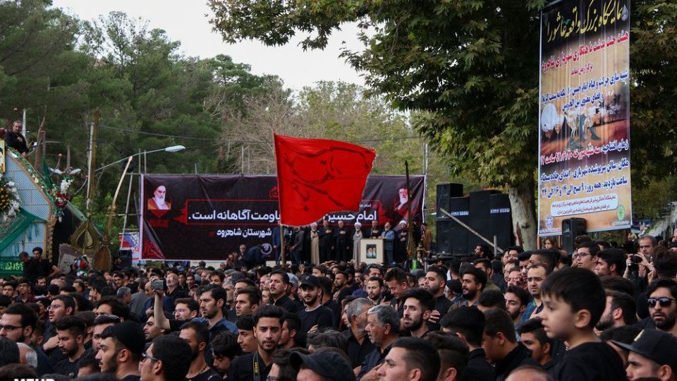 آیین سنتی نخل گردانی ۱۱محرم در شاهرود