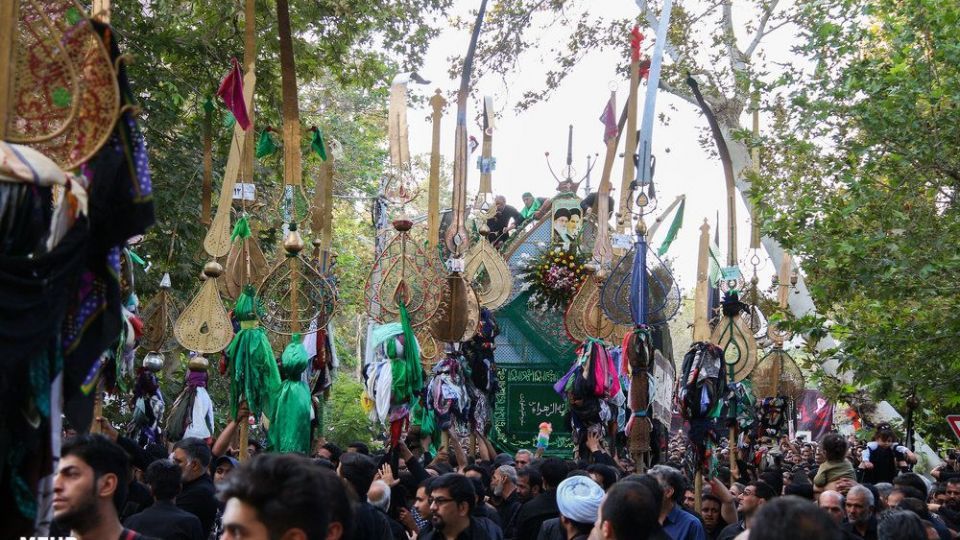 آیین سنتی نخل گردانی ۱۱محرم در شاهرود