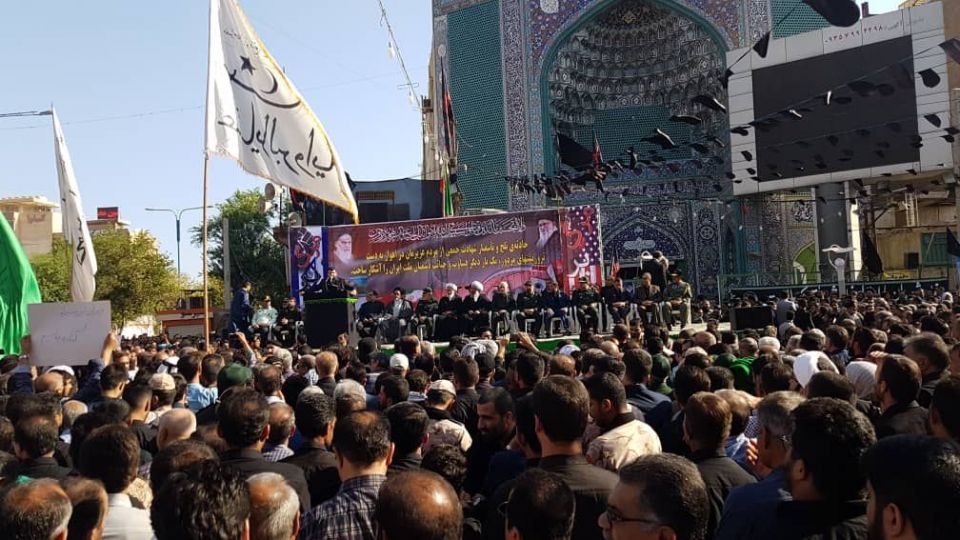 مراسم تشییع پیکر شهدای حادثه تروریستی اهواز آغاز شد/ حضور "نمایندگان رهبر انقلاب" + عکس و فیلم مراسم تشییع پیکر شهدای حادثه تروریستی اهواز آغاز شد/ حضور "نمایندگان رهبر انقلاب" + عکس و فیلم