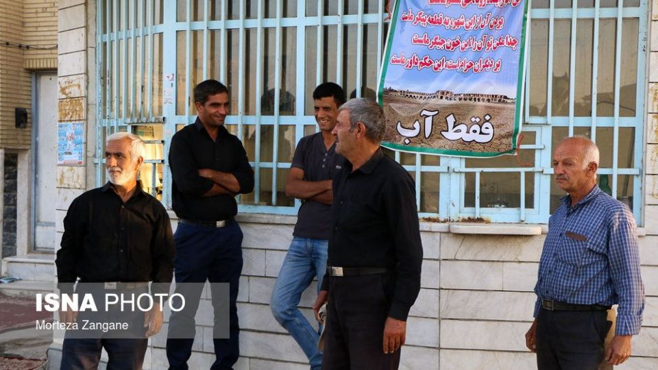 تجمع تعدادی از کشاورزان شرق اصفهان