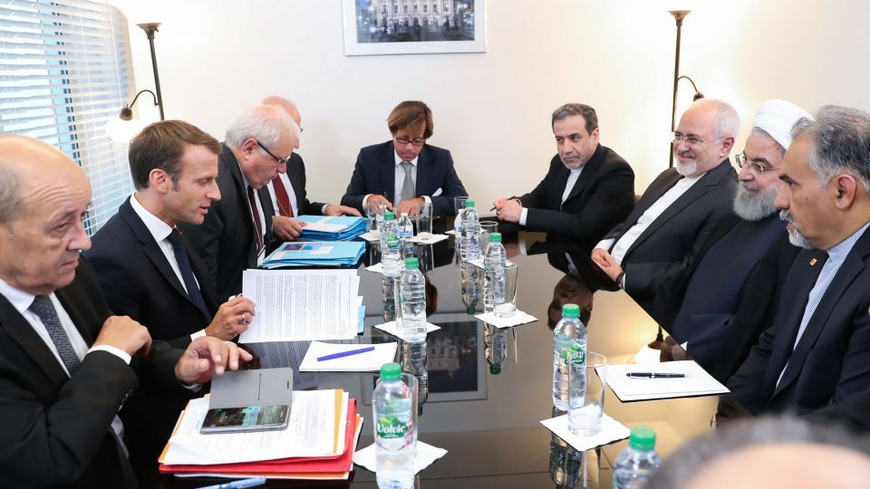 تاکید روحانی و مکرون بر ضرورت حفظ و تقویت برجام و توسعه همکاریهای اقتصادی و بانکی تاکید روحانی و مکرون بر ضرورت حفظ و تقویت برجام و توسعه همکاریهای اقتصادی و بانکی