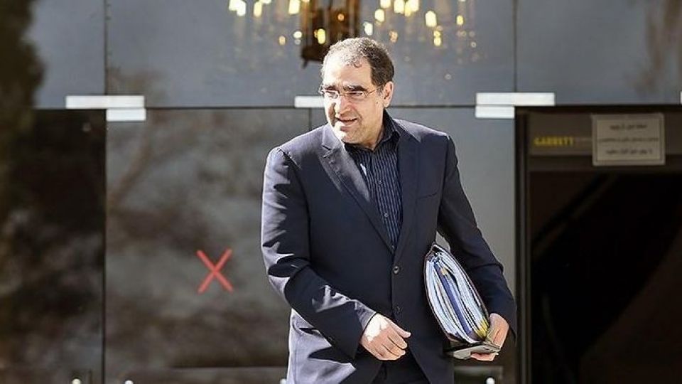 واکنش وزیر بهداشت به حواشی شوخیاش با یک پیرمرد: راهنماییاش کردم واکنش وزیر بهداشت به حواشی شوخیاش با یک پیرمرد: راهنماییاش کردم