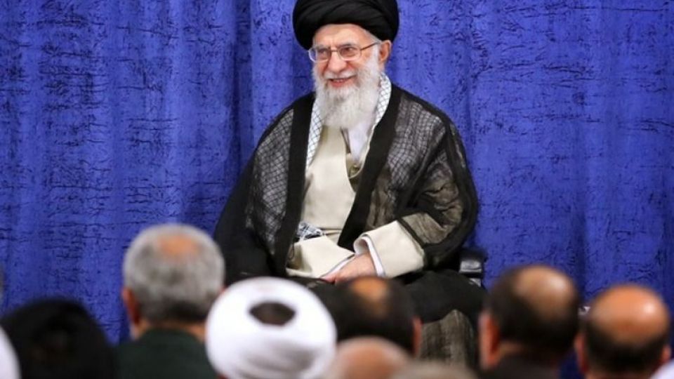 برگزاری مراسمی شب خاطره دفاع مقدس با حضور رهبر انقلاب برگزاری مراسمی شب خاطره دفاع مقدس با حضور رهبر انقلاب