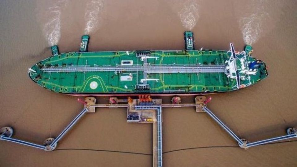 ترفند نفتکشهای ایران برای دور زدن تحریمها چیست؟ ترفند نفتکشهای ایران برای دور زدن تحریمها چیست؟