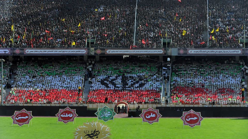 تصاویر/ حضور رهبر معظم انقلاب در همایش «خدمت بسیجیان» در ورزشگاه آزادی