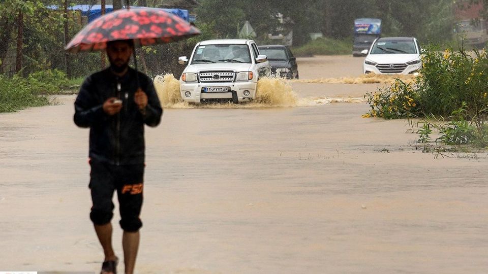 جاری شدن سیل در رودسر