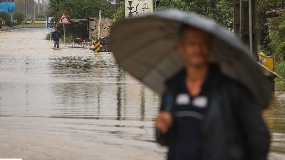 جاری شدن سیل در رودسر