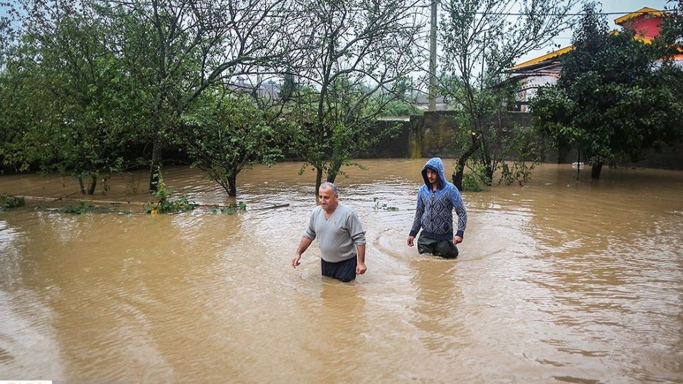 جاری شدن سیل در رودسر