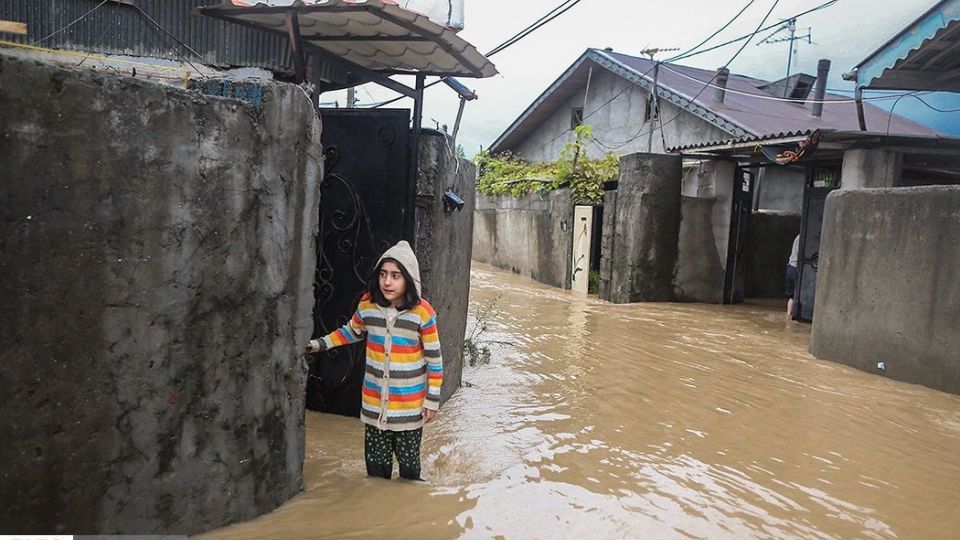 جاری شدن سیل در رودسر