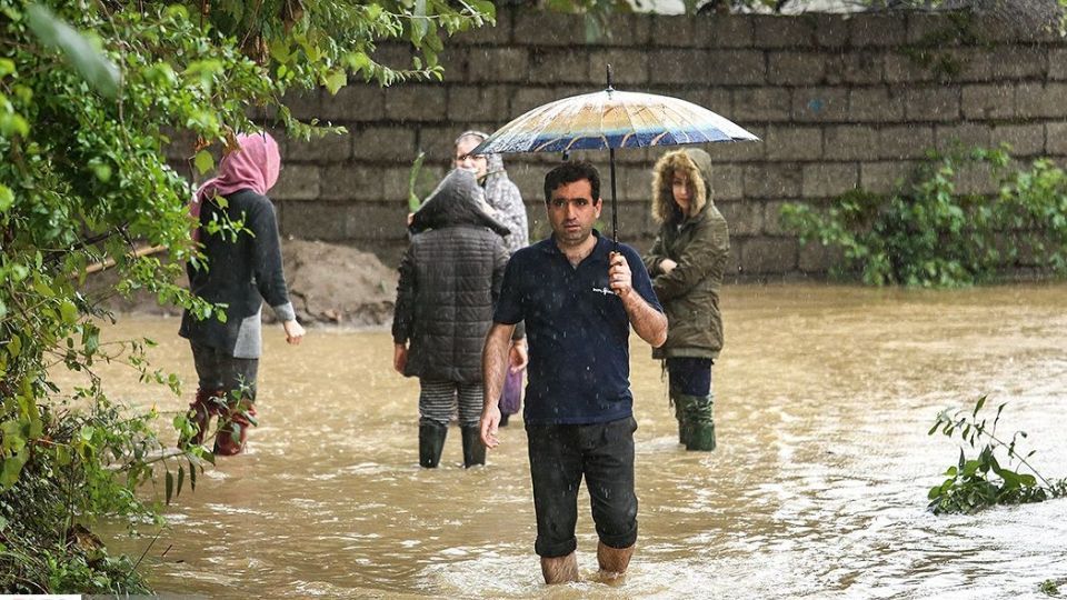 جاری شدن سیل در رودسر