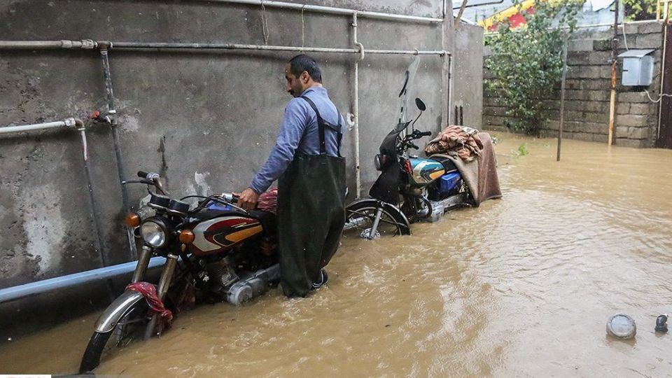 جاری شدن سیل در رودسر