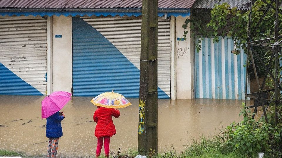 جاری شدن سیل در رودسر