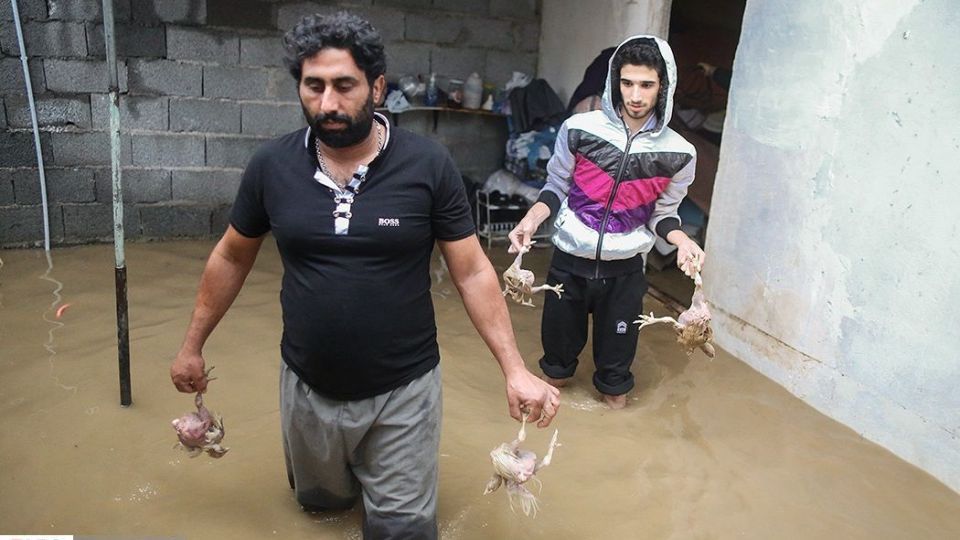 جاری شدن سیل در رودسر