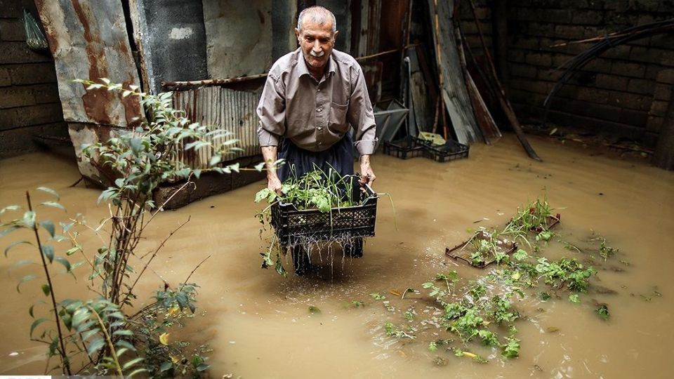 جاری شدن سیل در رودسر