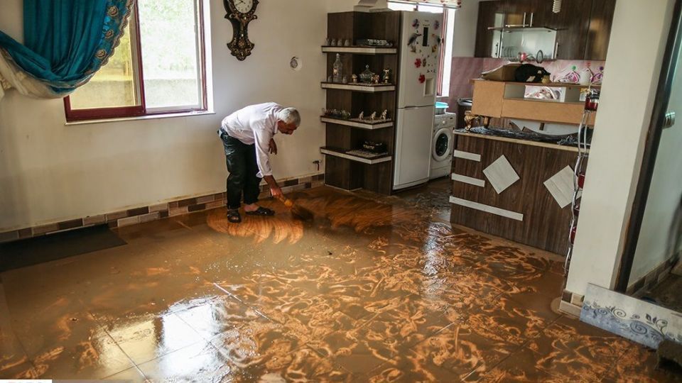 جاری شدن سیل در رودسر