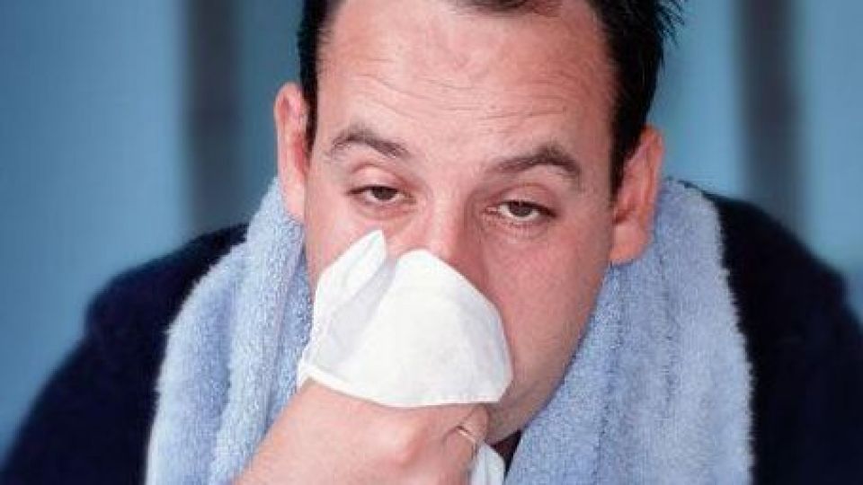 چگونه حساسیت فصلی را از سرماخوردگی تشخیص دهیم؟ چگونه حساسیت فصلی را از سرماخوردگی تشخیص دهیم؟