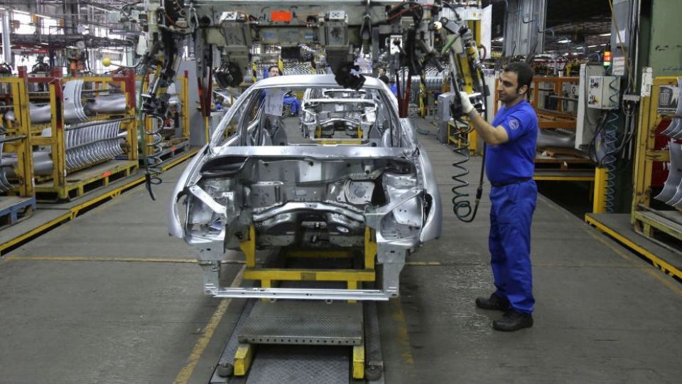 تولید خودرو ۴۶ درصد کاهش یافت تولید خودرو ۴۶ درصد کاهش یافت
