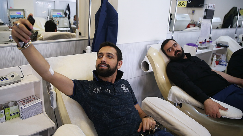 وقتی پای میلیاردها تومان پول در میان است/ چه کسی پای سلبریتیها را به کرمانشاه باز کرد! وقتی پای میلیاردها تومان پول در میان است/ چه کسی پای سلبریتیها را به کرمانشاه باز کرد!