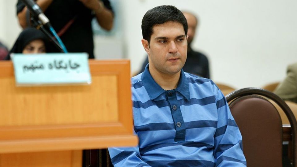 مشروح جلسه محاکمه احمد پاسدار، مدیرعامل یک شرکت واردات موبایل/ دریافت ۱۰ میلیون و ۵۲۷ هزار یورو ارز دولتی و تنظیم فاکتورهای صوری برای گرانفروشی گوشی تلفن همراه مشروح جلسه محاکمه احمد پاسدار، مدیرعامل یک شرکت واردات موبایل/ دریافت ۱۰ میلیون و ۵۲۷ هزار یورو ارز دولتی و تنظیم فاکتورهای صوری برای گرانفروشی گوشی تلفن همراه