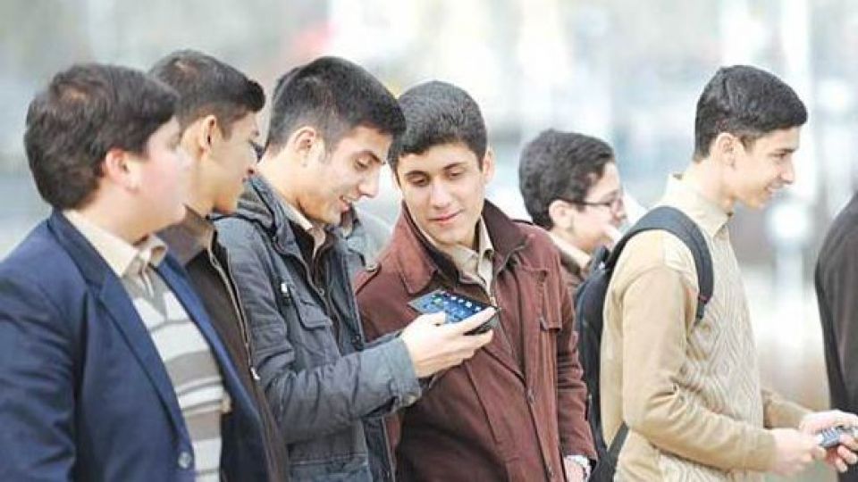 ۹۷ درصد نوجوانان موبایل دارند ۹۷ درصد نوجوانان موبایل دارند