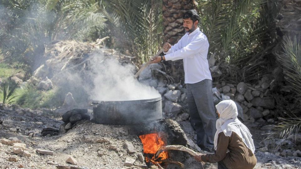 امرار معاش روحانی کشاورز در کنار تبلیغ امرار معاش روحانی کشاورز در کنار تبلیغ