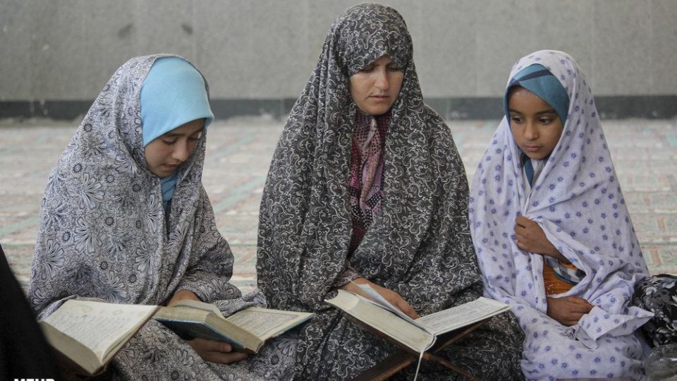 امرار معاش روحانی کشاورز در کنار تبلیغ امرار معاش روحانی کشاورز در کنار تبلیغ