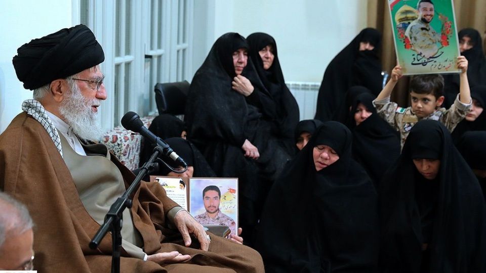 دیدارخانواده‌های شهدای مدافع حرم با رهبر معظم انقلاب