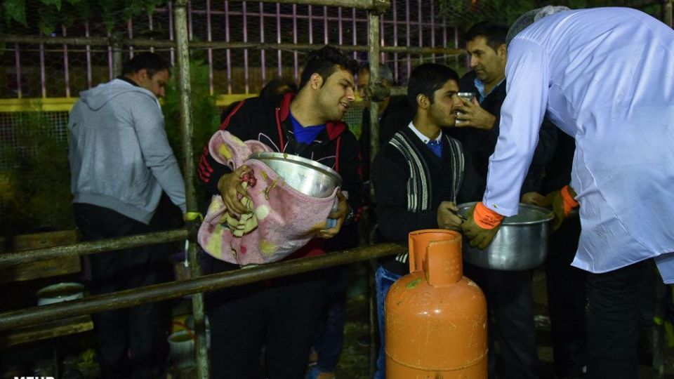 پخت 84 هزارکیلو آش نذری در شیراز