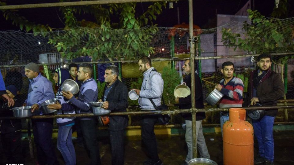 پخت 84 هزارکیلو آش نذری در شیراز