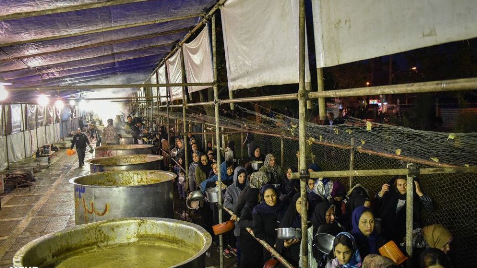 پخت 84 هزارکیلو آش نذری در شیراز