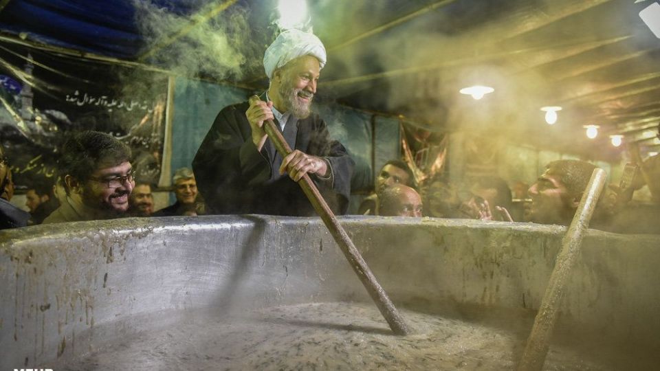 پخت 84 هزارکیلو آش نذری در شیراز