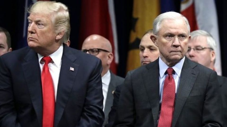 ترامپ وزیر دادگستری آمریکا را برکنار کرد ترامپ وزیر دادگستری آمریکا را برکنار کرد