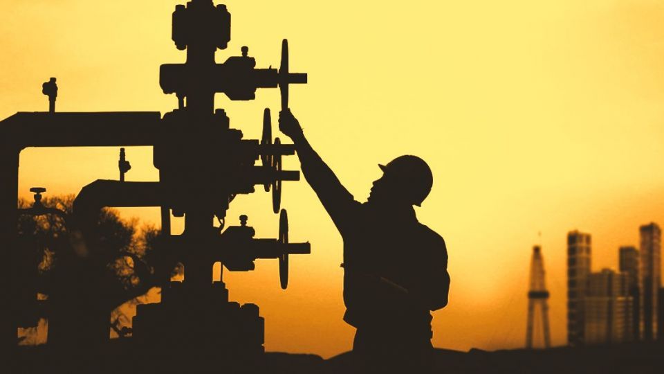 سقوط قیمت نفت به زیر ۶۰ دلار سقوط قیمت نفت به زیر ۶۰ دلار