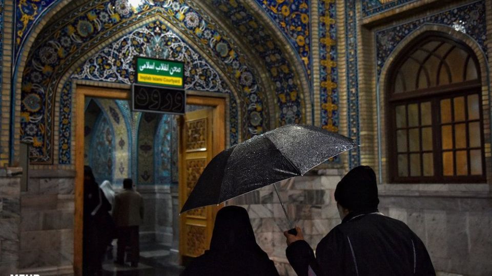 بارش باران در شب میلاد حضرت رسول‎ در حرم رضوی