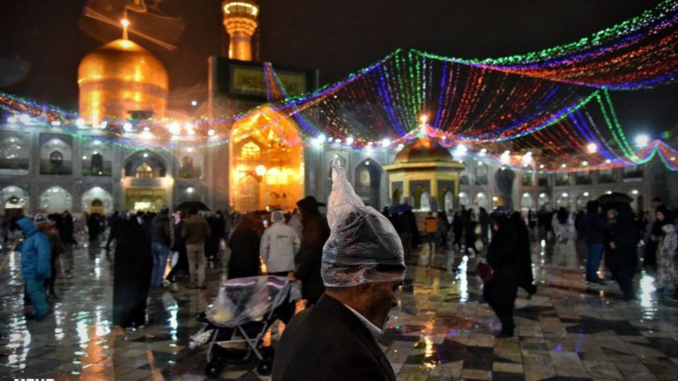 بارش باران در شب میلاد حضرت رسول‎ در حرم رضوی