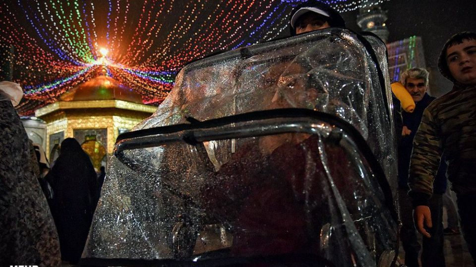 بارش باران در شب میلاد حضرت رسول‎ در حرم رضوی