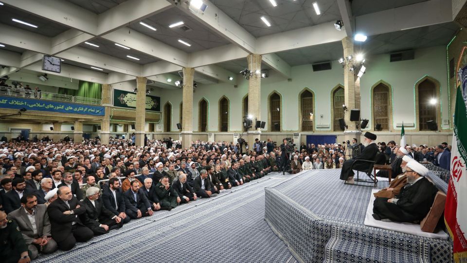 دیدار جمعی از مسئولان نظام و سفرای کشورهای اسلامی با رهبر انقلاب