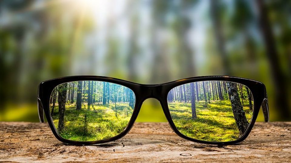 عقده خاک بر سری برخی ایرانیان عقده خاک بر سری برخی ایرانیان