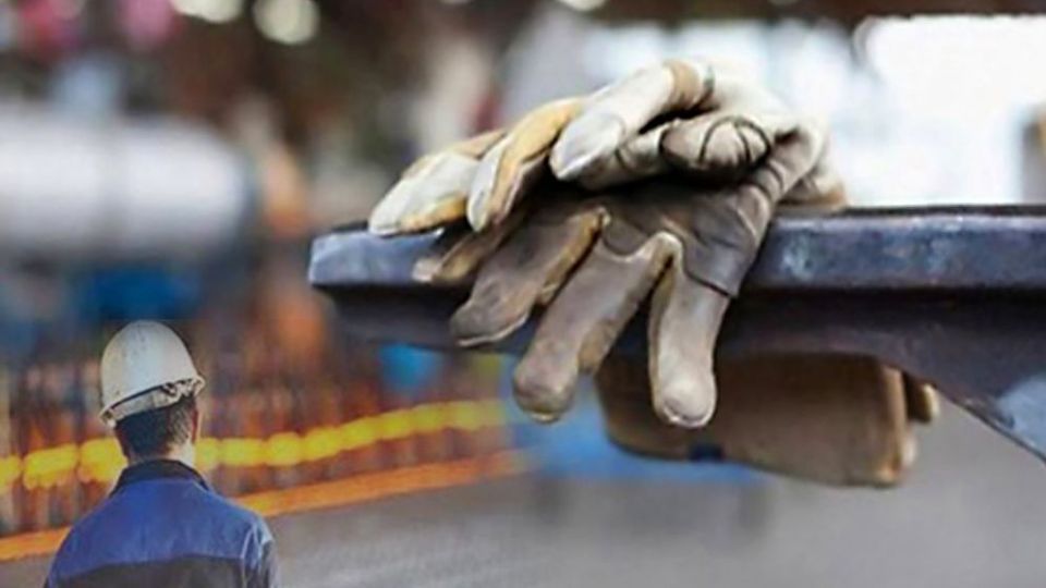 کارگران در انتظار شورای عالی کار برای بازنگردی در مزد کارگران در انتظار شورای عالی کار برای بازنگردی در مزد